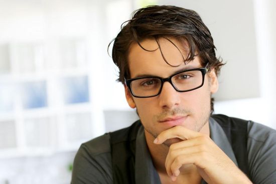 江苏淘镜有限公司介绍如何挑选合适的男士眼镜